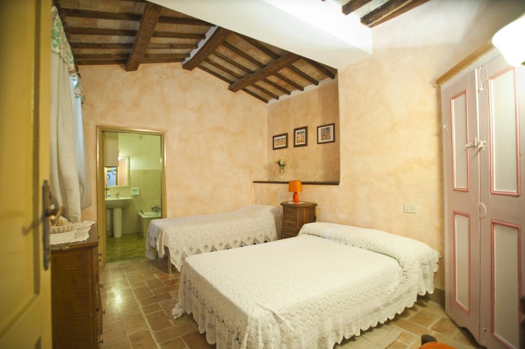 Casa Castellina Guest House Фолиньо Стая снимка